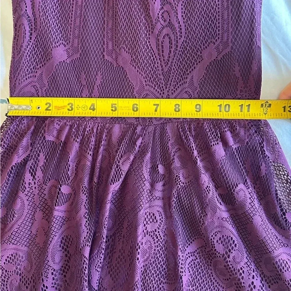 Express Maroon Lace Mini Dress - Picture 7 of 8